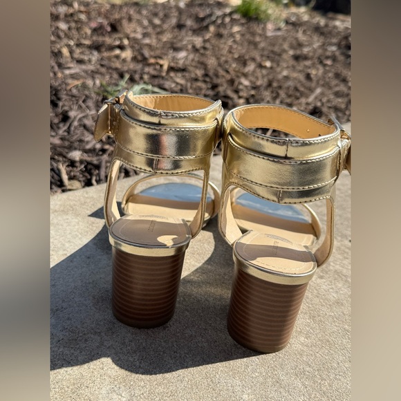 Liz Claiborne gold Eclipse sandals size 8 NWOT - Picture 3 of 7